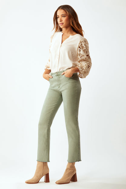 FANNING EMBROIDERED SLEEVE TOP