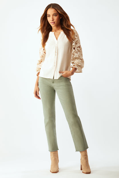 FANNING EMBROIDERED SLEEVE TOP