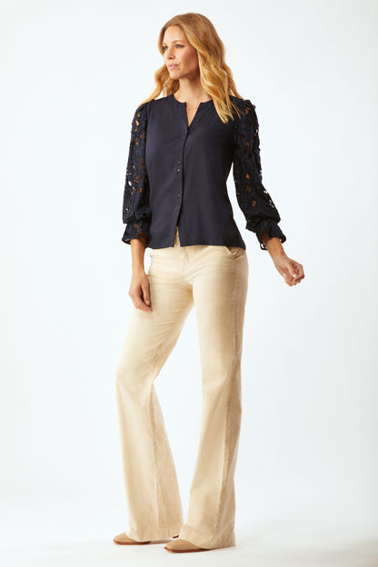 FANNING EMBROIDERED SLEEVE TOP