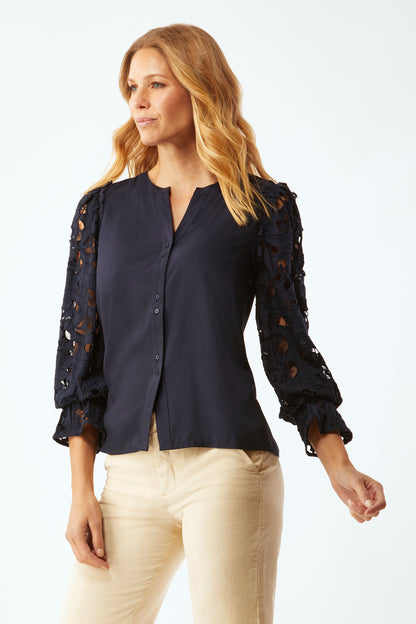 FANNING EMBROIDERED SLEEVE TOP